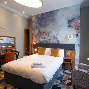 Keavan's Port Hotel, Hotell